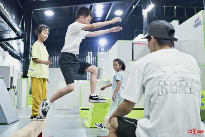 成都十年：不是危险炫技而是教会人自救开元棋牌试玩世运项目在成都｜跑酷进入(图2)